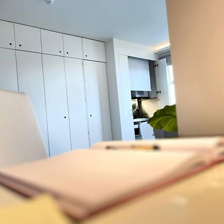 Apt 12 Luxury Living Chic Studio Steps From Beach Brighton Екстер'єр фото