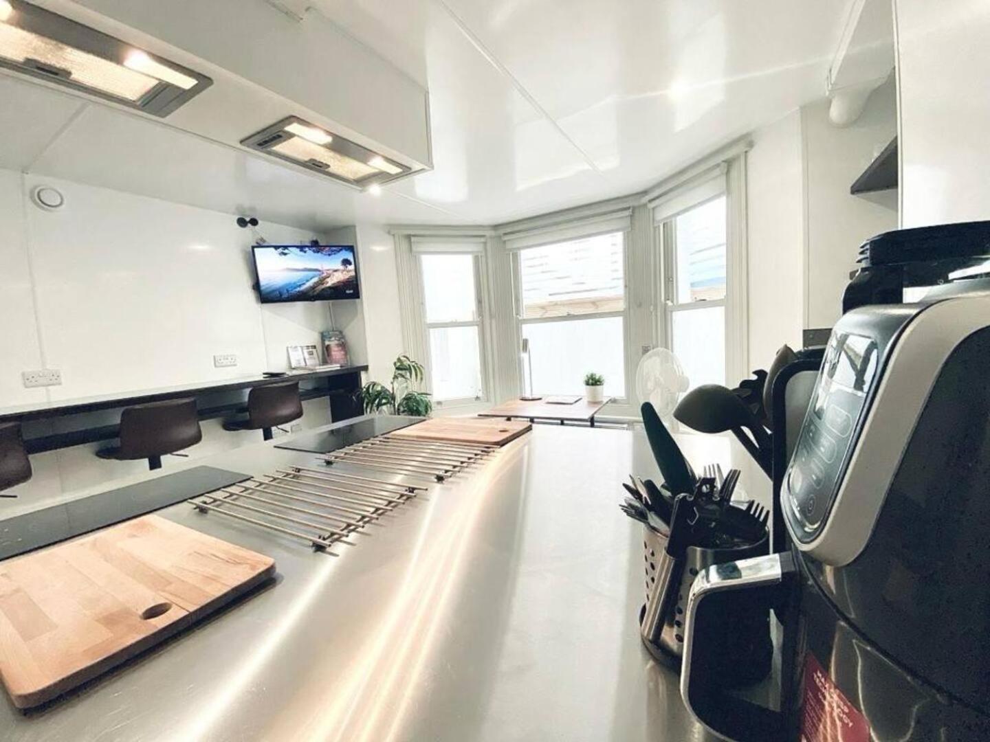 Apt 12 Luxury Living Chic Studio Steps From Beach Brighton Екстер'єр фото
