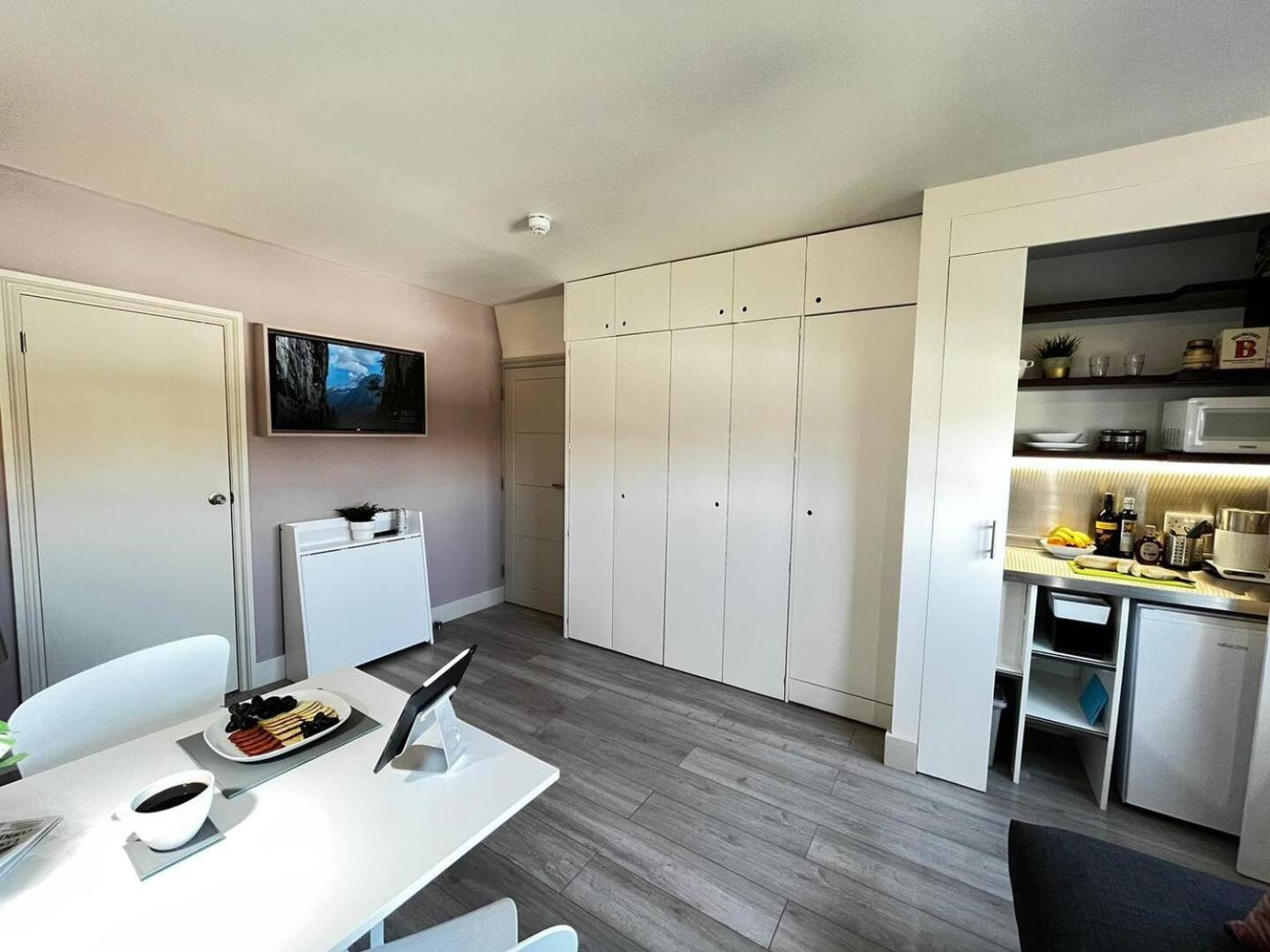 Apt 12 Luxury Living Chic Studio Steps From Beach Brighton Екстер'єр фото