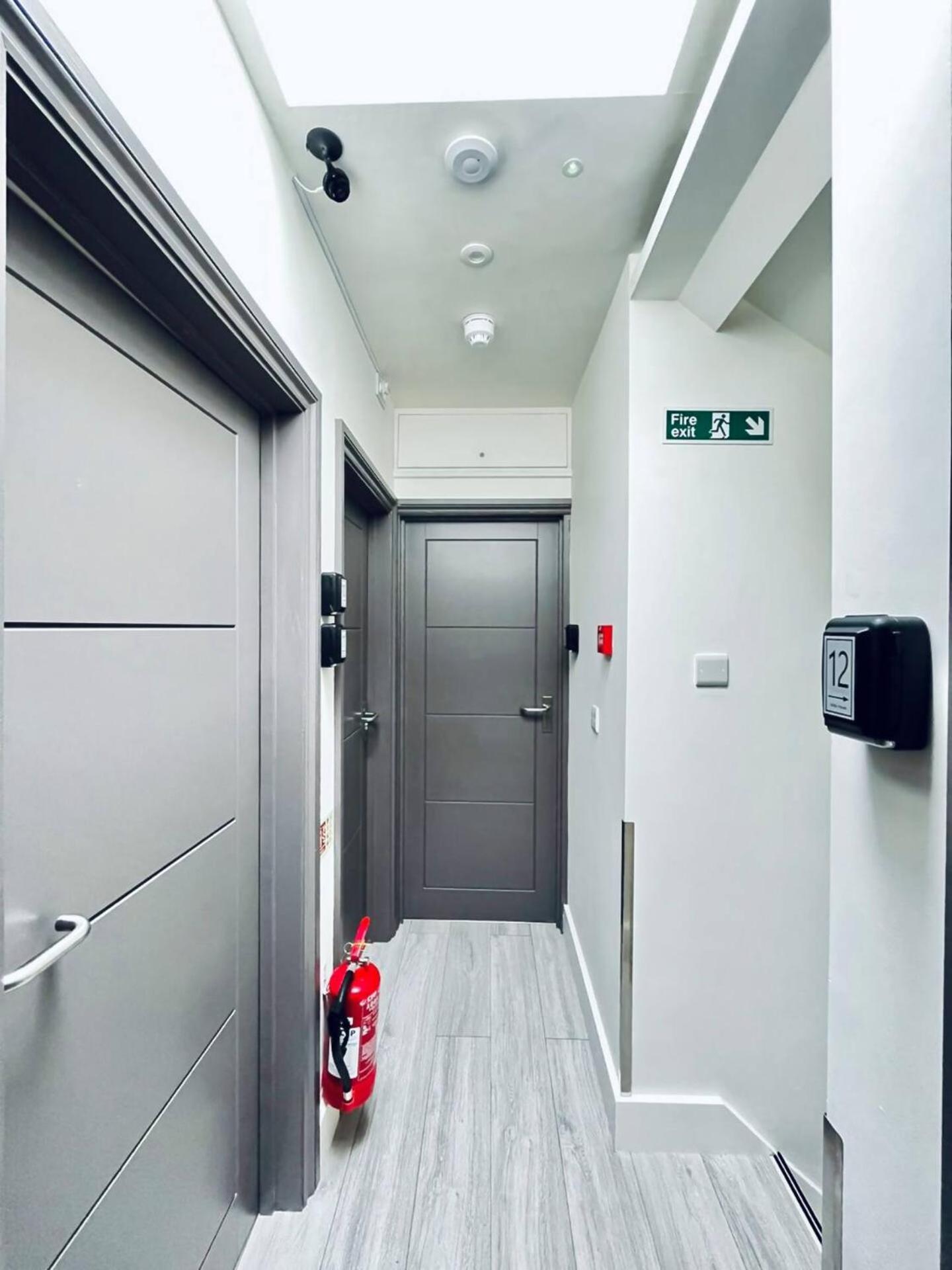 Apt 12 Luxury Living Chic Studio Steps From Beach Brighton Екстер'єр фото